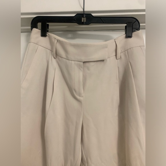 NWOT JENNIFER LOPEZ JLO Women's Cream Beige Pleated Cropped Work Slacks Pants 8 - Picture 3 of 4